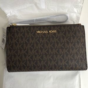 Brand New Michael Kors Wristlet